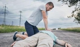 如果911接线员给出指示，旁观者更容易实施心肺复苏术