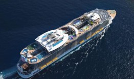 美国联邦调查局调查一名12岁男孩在前往德克萨斯州的皇家加勒比游轮上从阳台坠落的死亡事件