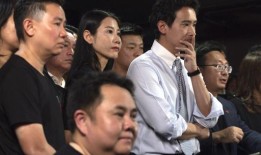 泰国一家法院禁止一个受欢迎的政党修改《君主法》