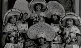 103年后，庆祝标志性的早期百老汇音乐剧的周年纪念