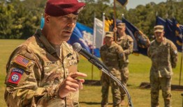 随着特朗普考虑阿富汗撤军调查，参议院推迟了将军的晋升