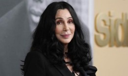 雪儿寻求对成年儿子以利亚·布鲁·奥尔曼的监护权