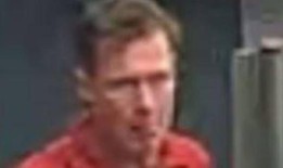 警察追捕男子时，婴儿在拥挤的火车上被“绑架”