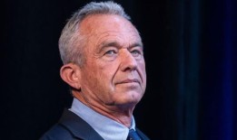 小RFK暂停总统竞选，支持特朗普