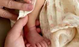 丽娅·米歇尔生下了一个“奇迹”女儿