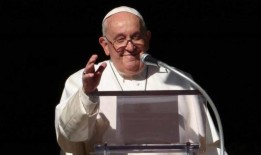 教皇方济各在具有里程碑意义的裁决中批准了对同性伴侣的祝福