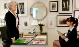 安妮·海瑟薇，梅丽尔·斯特里普的《穿普拉达的女魔头》得到了重大更新