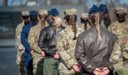 报告发现，美国军队在整合女性方面还有更多工作要做