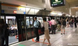 早晨通勤者在环线受到火车延误的影响