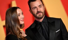 贾斯汀·塞洛克斯与妮可·布莱顿·布鲁姆相恋一年后订婚