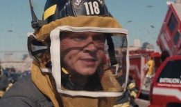 9-1-1明星回应粉丝对Bee-Nado故事情节的分歧反应：“给它看点”