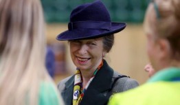 安妮公主在马匹事故后首次公开露面