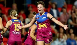 在AFLW中，雄狮击败了勇敢的老鹰队