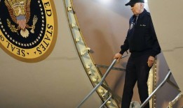 民主党人再次敦促拜登重新考虑竞选