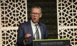 “不同的责任需要不同的方法”：在大企业强烈反对后，总理为工作场所法规辩护