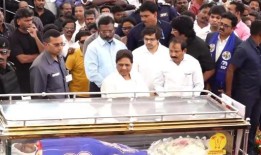 阿姆斯特朗谋杀案：玛雅瓦蒂说真正的罪犯没有被逮捕，要求中央调查局调查此事