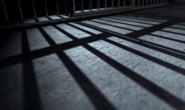 阿拉巴马州警长办公室雇员因涉嫌与囚犯发生性行为而被捕