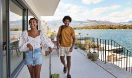 “我是旅游专家，在一天中的特定时间，机票价格会更便宜”