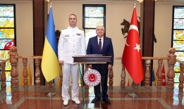 乌克兰国防部长将于下月访问乌克兰