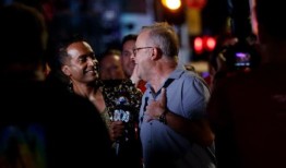 工党喜欢和我这样的人合影，但人口普查之夜不拍照