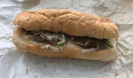 我尝试了6家连锁店的芝士牛排三明治，胜利者从面包到泡菜都很完美