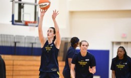 凯特琳·克拉克在她的第一次季后赛之旅中满足了所有人的期望