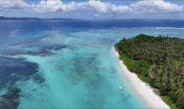 澳大利亚冲浪者詹森·柯比在印度尼西亚的一艘船爆炸中烧伤了13%的身体