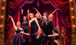 视频：观看斯蒂芬·桑德海姆的老朋友，主演伯纳黛特·彼得斯，丽娅·萨隆加，更多的亮点