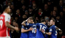 阿森纳在英超联赛中失败，热刺输掉了比赛