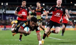 十字军，酋长的最爱，作为新西兰橄榄球队支持澳大利亚球队在超级橄榄球太平洋