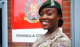 英国军队招募运动的面孔赢得了“多年的种族主义和性别歧视虐待”案件