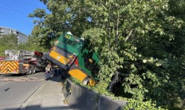 “她就是这样金县公交车司机在公交车事故救援中受到表扬