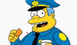 汉克·阿扎里亚想象《辛普森一家》中的斯普林菲尔德警察局长处理吃猫电话的场景
