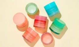 沃尔玛今天以12美元的价格出售风靡tiktok的兰芝唇膜，打了五折