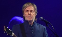 红辣椒乐队“跳蚤”称保罗·麦卡特尼为“最伟大的摇滚贝斯手”