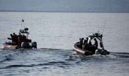 西西里岛海难后，对迈克·林奇女儿尸体的搜寻工作继续进行