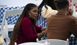 在对进步派的最新考验中，科里·布什面临着潜在的下台