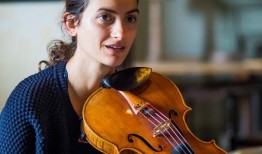 被名人健身教练的普拉提机毁掉职业生涯的小提琴手赢得了赔偿权利