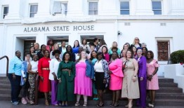 将堕胎定为谋杀，限制阿拉巴马州学校LGBTQ问题的法案在会议上被否决
