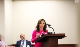 阿拉巴马州共和党人敦促生育诊所重新开业;UAB表示，事情并没有这么简单