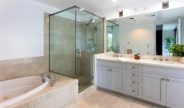 《副总统》明星托尼·黑尔以259万美元的价格出售了他在洛杉矶的豪宅