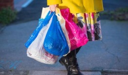 在降息推动零售支出后，英国经济恢复增长