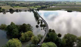 英国天气：英国气象局发布降雨警告，更多的洪水将给出行带来混乱