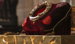 “埃斯皮纳斯冠”，巴黎圣母院大教堂，veneración pública