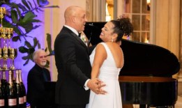 13岁时，他们说“我爱你”四十年后，他们说“我愿意”