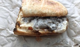 我尝试了6家连锁店的芝士牛排三明治，胜利者从面包到泡菜都很完美