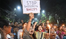 加尔各答：印度国营医院实习医生遭奸杀，数千名妇女抗议