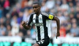 亚历山大·伊萨克受伤：纽卡斯尔前锋的危机成为瑞典球星对曼城的主要怀疑