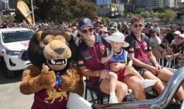 在这个AFL盛大的公共假期，墨尔本上演了什么