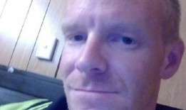 将男子尸体裹在地毯上的“冷酷无情”杀手被判入狱